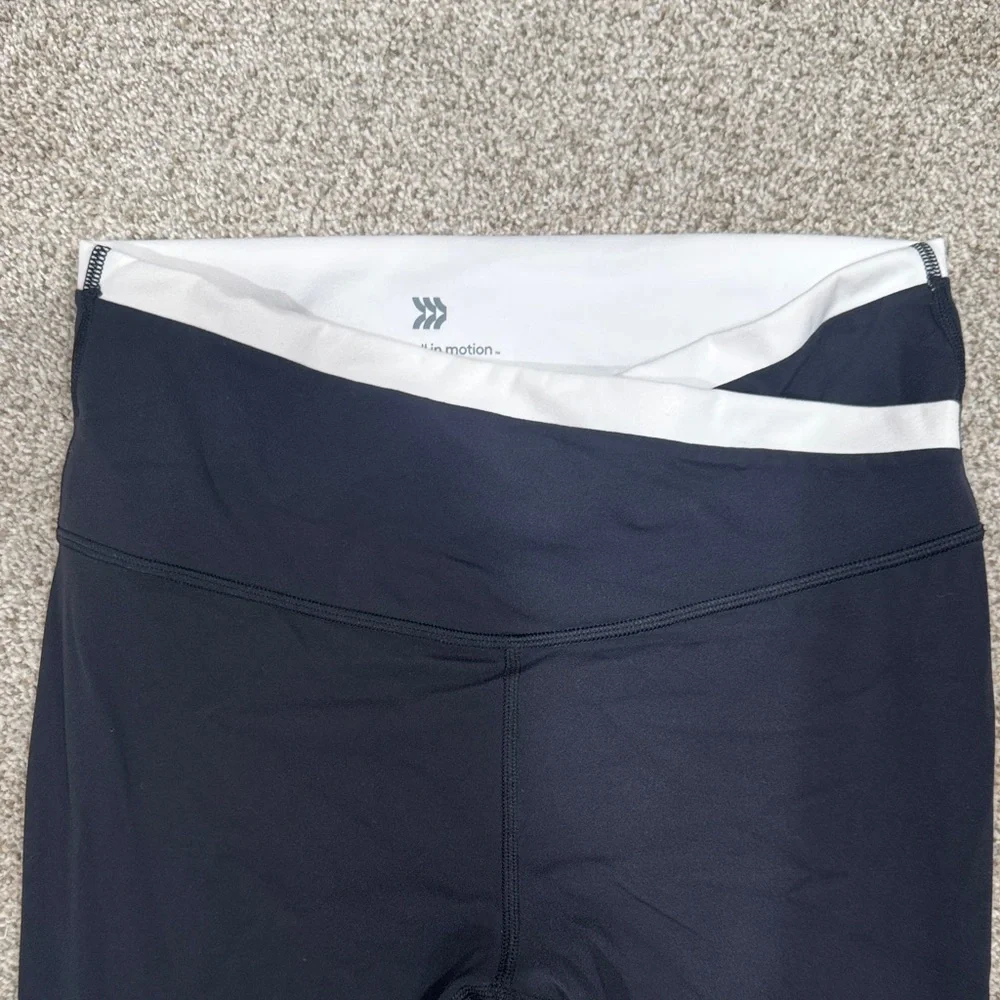 All in Motion Black Everyday Soft Ultra High Rise Leggings 7/8 length - Picture 2 of 8